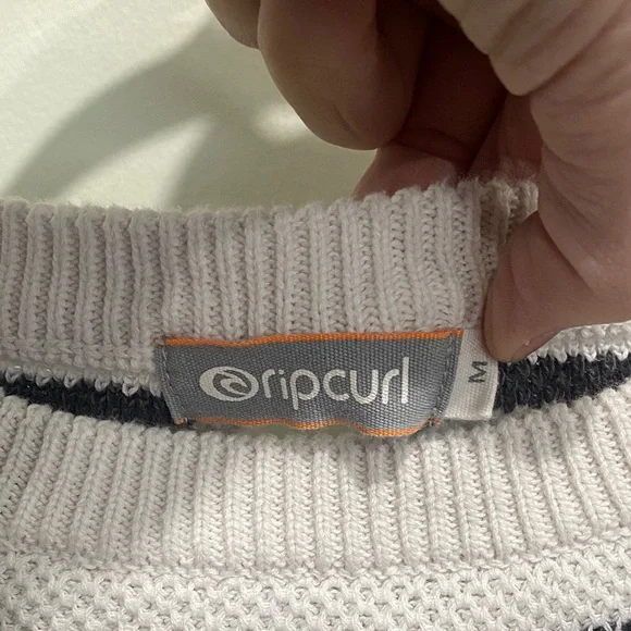 (2) RipCurl Sweater - Picture 2 of 3